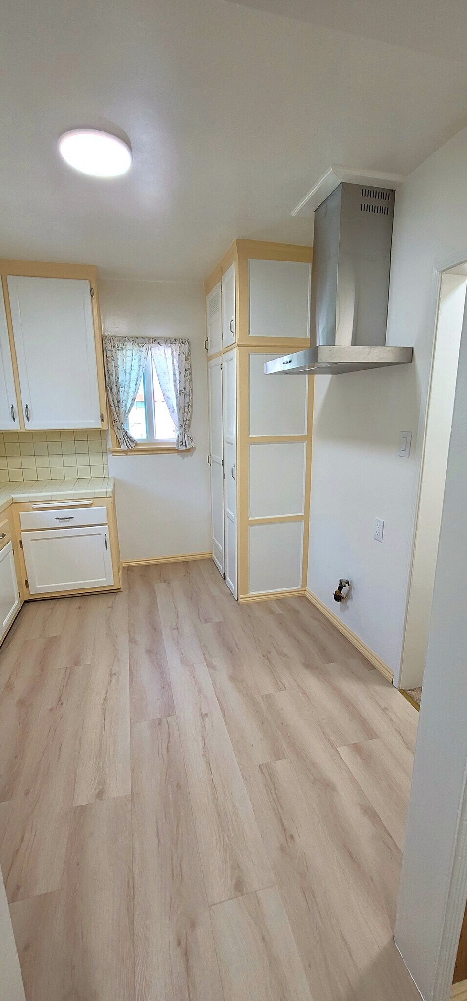 410 #4 Kitchen 1 - 410 E 99th St