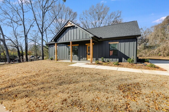 Building Photo - 319 Bledsoe St