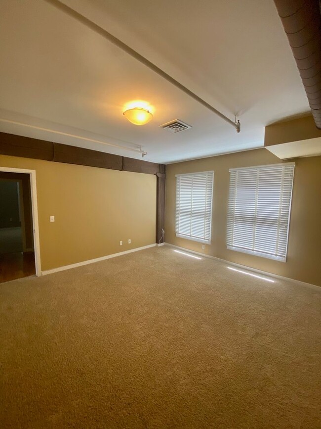Building Photo - Live in the Heart of Downtown Spokane – 2B...