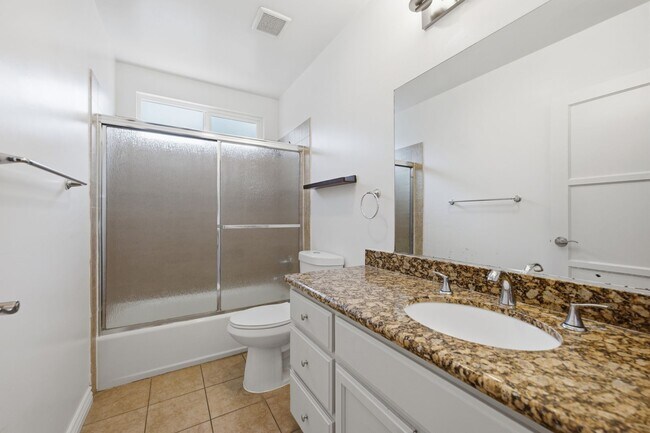 Building Photo - Spacious private backyard!