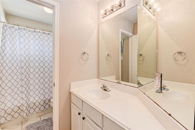 Building Photo - 1138 Jasons Bend Dr