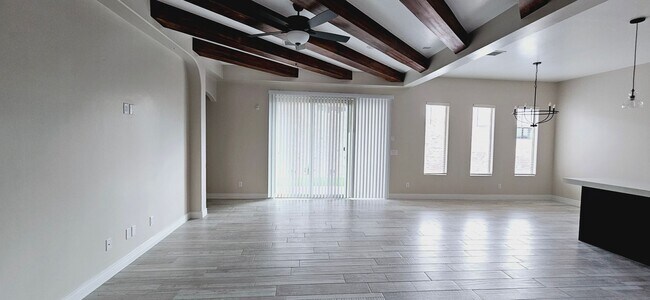 Building Photo - 1822 Bridle