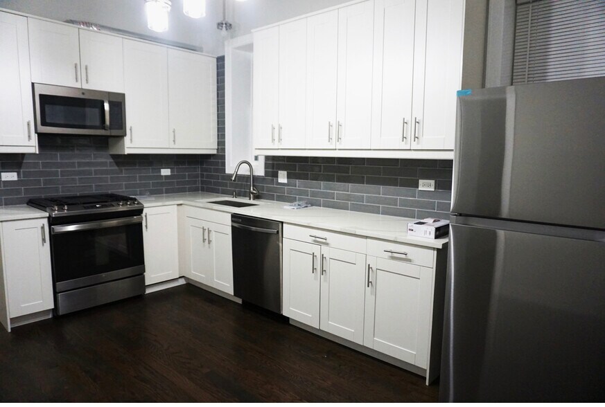 Kitchen - 5436 S Aberdeen St