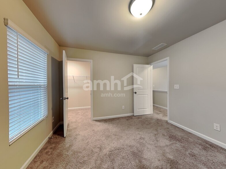 Building Photo - 214 Omega Ct