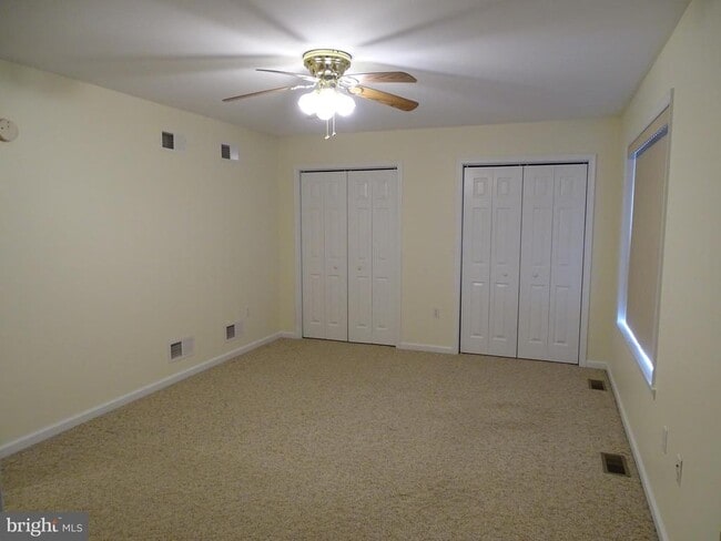 Building Photo - 10 Fairview Ave