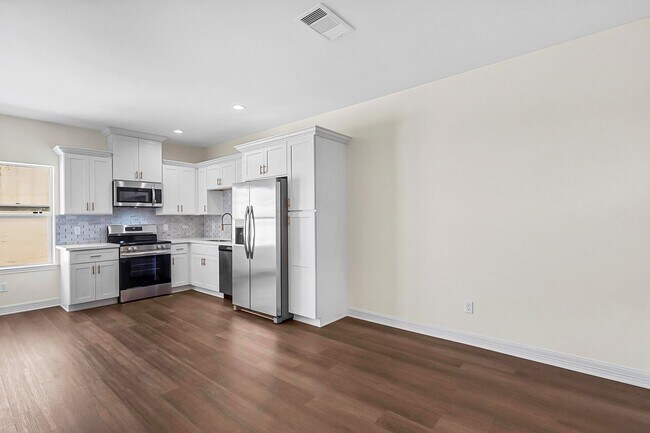 Building Photo - 2005 Sealy Ave