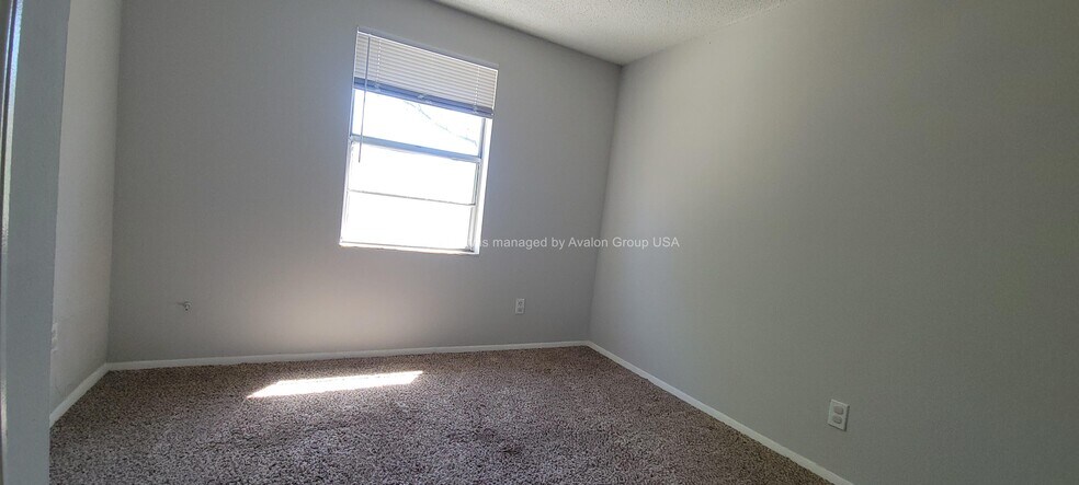 Building Photo - 2648 Sunrise Village Dr