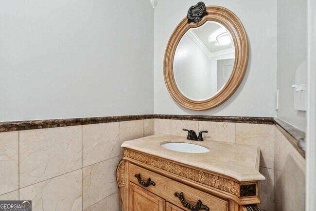 Building Photo - 1578 Lincoln Ave SE