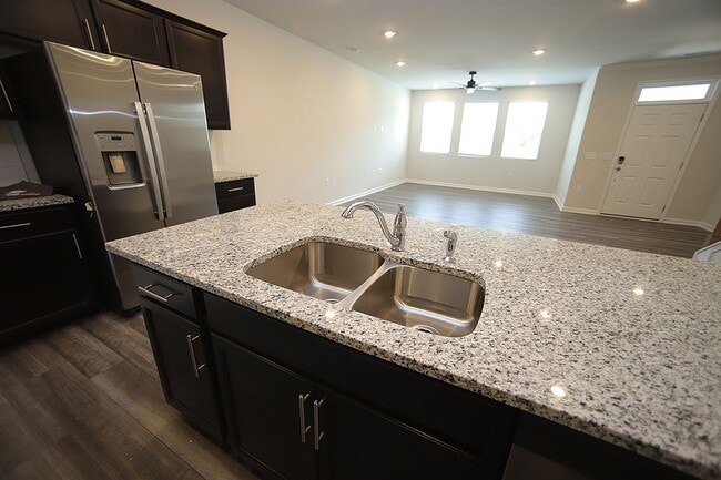 Building Photo - Beautiful 3 Bed+Bonus+2 Car Garage Townhom...