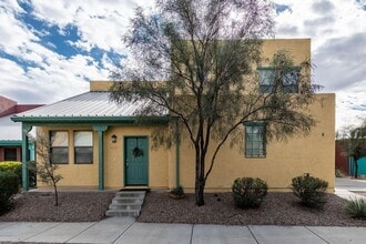 Building Photo - Paseo Estrella Gem at the base of Tucson icon A mountain! Minutes away from DownTown Tucson!