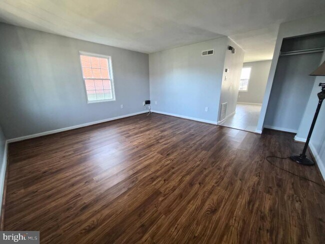 Building Photo - 7948 Eastdale Rd