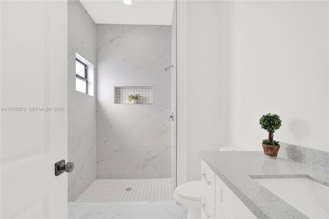 Building Photo - 68 Organ St