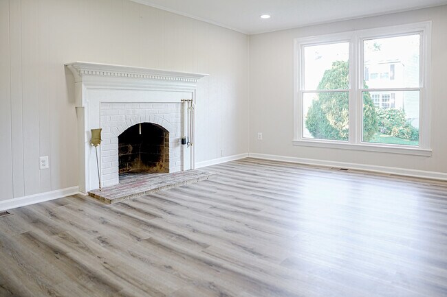 Building Photo - 12701 Carlsbad Ct