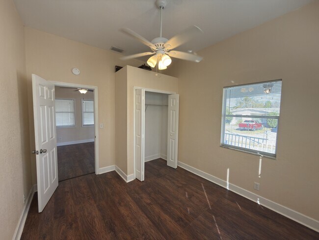 Building Photo - 2528 W St John St