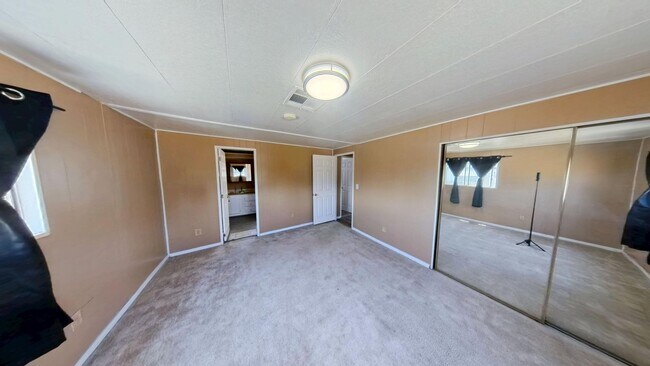 Building Photo - 30100 Lakeview Ave