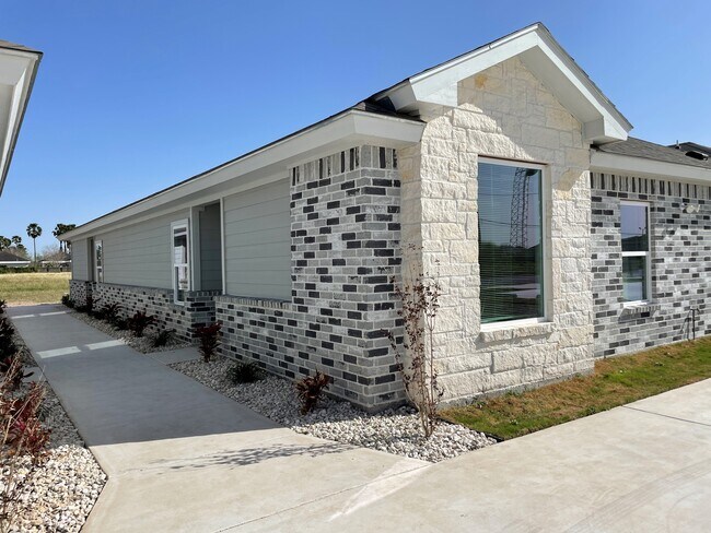 Building Photo - 3637 Moreland Dr