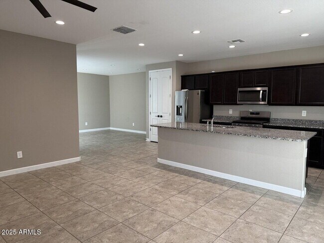 Building Photo - 38163 W Santa Monica Ave