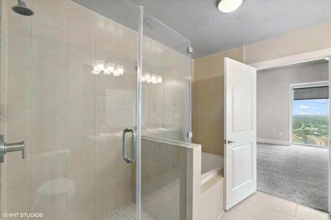 Building Photo - Luxury Meets Location – Prime 1 Bed Near H...