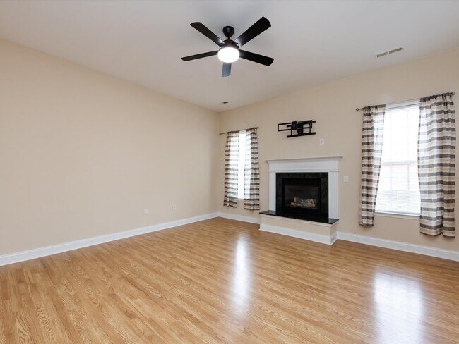 Building Photo - 10836 Clark Street
