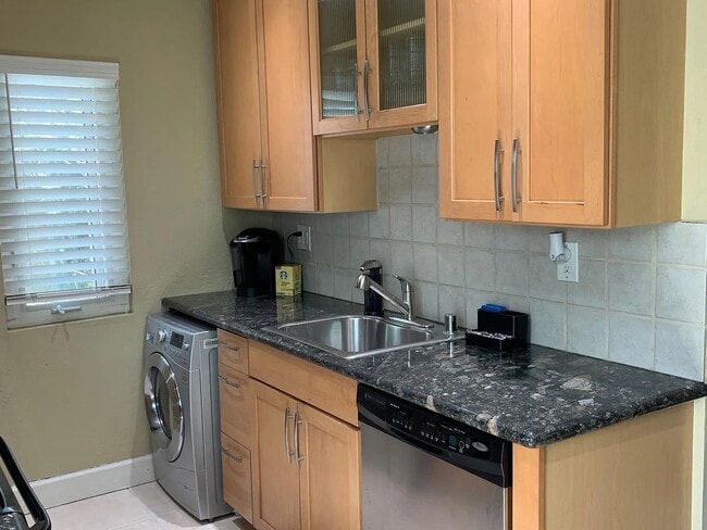 Building Photo - 4220 Fifth Ave