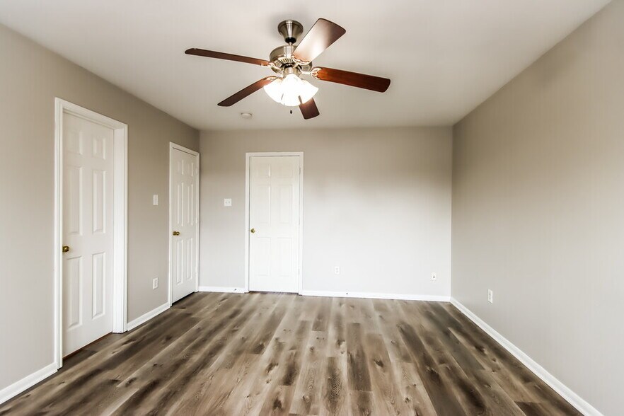 Building Photo - 1111 Richcrest Dr