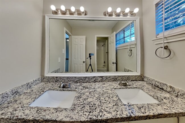 Building Photo - 7711 Thorncreek Way