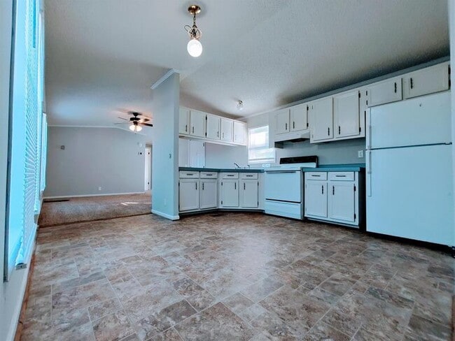 Building Photo - 513 Sunshine Dr