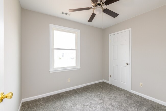 Building Photo - 4008 Gloucester Dr