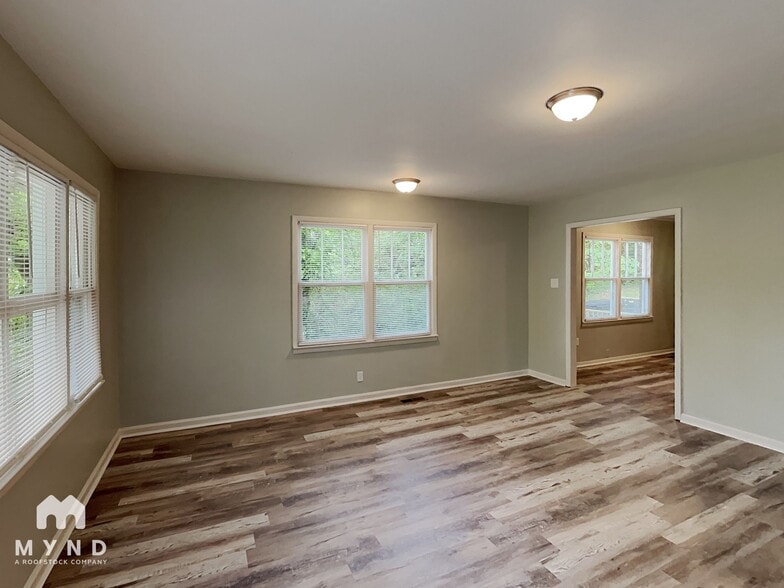 Building Photo - 1445 Echols Dr