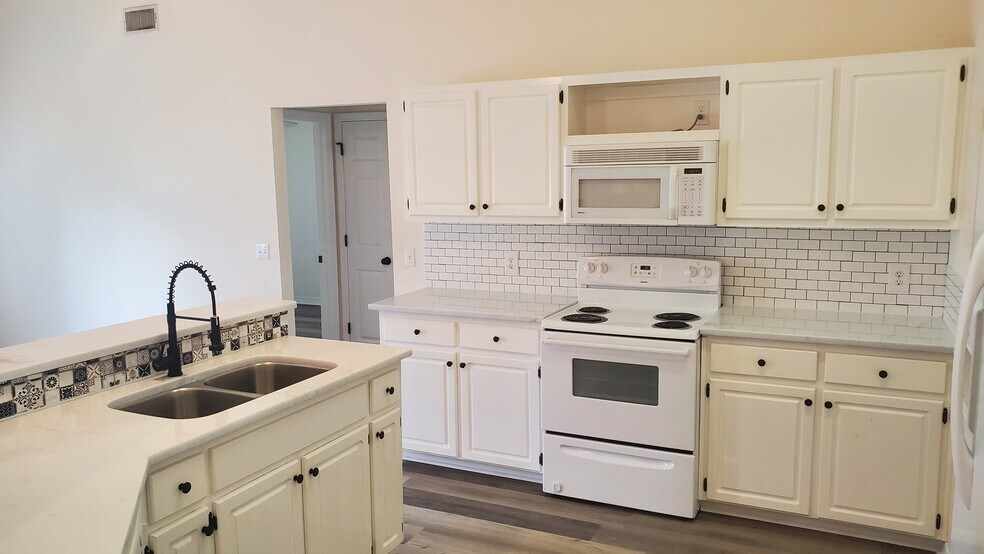 Kitchen 2 - 355 Currant Trce