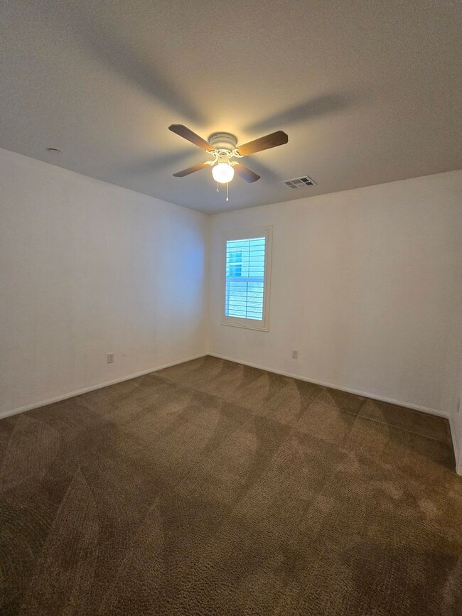 Building Photo - A Fabulous 5 Bedroom Home in Henderson