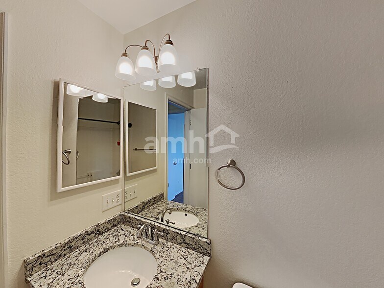 Building Photo - 11762 Elizabeth Cir