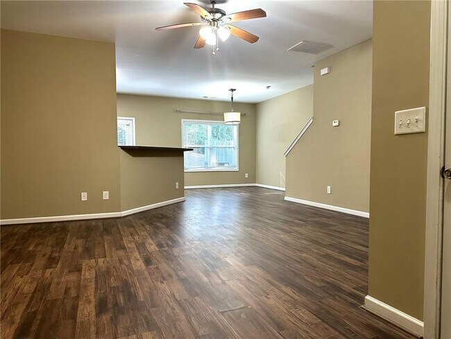 Building Photo - 538 Oakside Pl