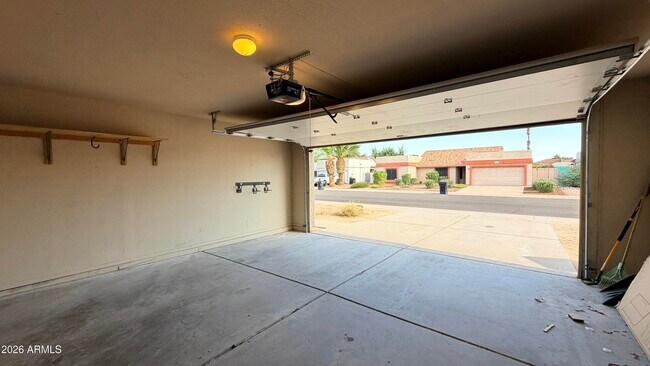 Building Photo - 1559 E Whitten St