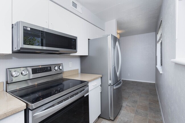 Building Photo - The Points at California 29