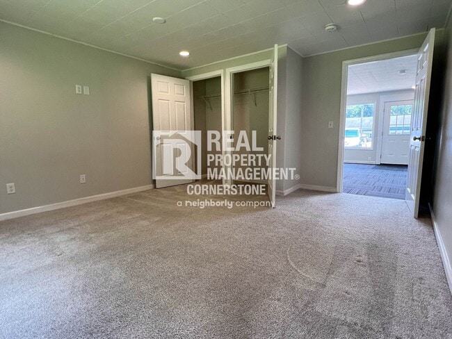 Building Photo - AVAILABLE NOW!! 3 Bedroom Home with Huge Y...