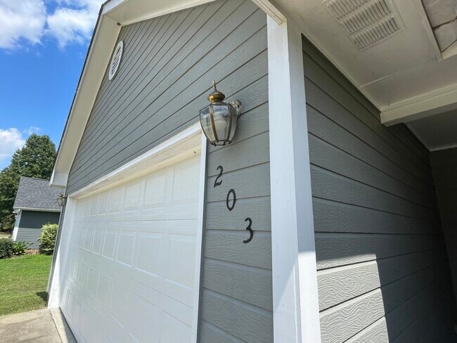 Building Photo - 203 Longleaf Pines Dr