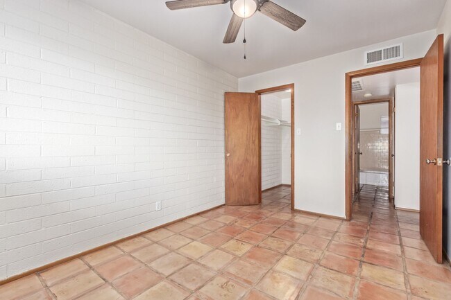 Building Photo - 7153 N 57th Dr