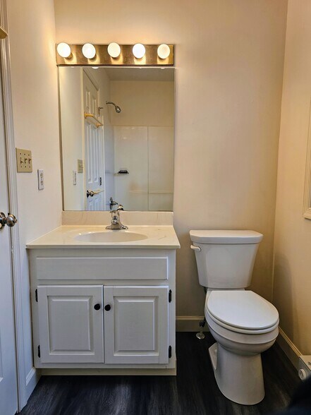 Building Photo - 396 Cardinal Rd