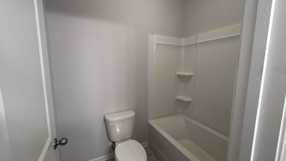 Building Photo - 4599 Silver Oak Dr SW
