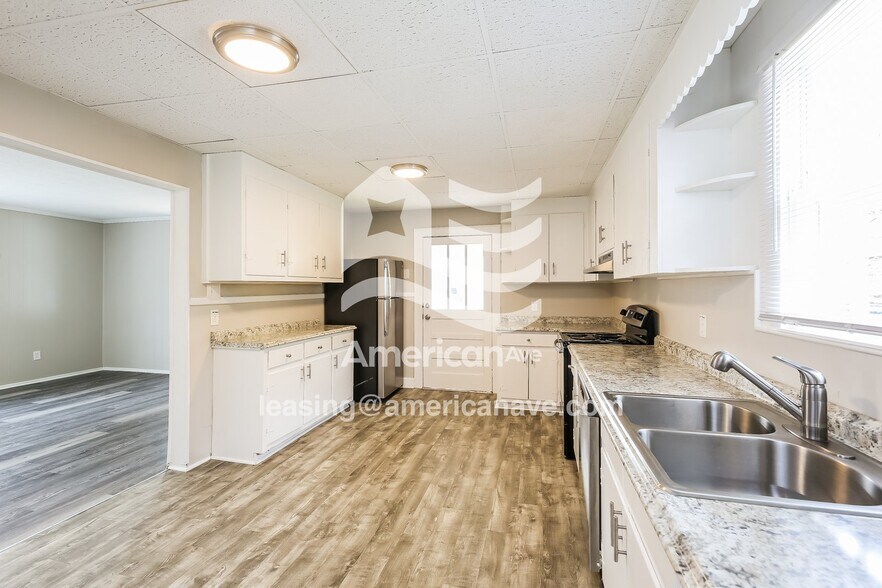 Building Photo - 2229 Ridgewood Ave