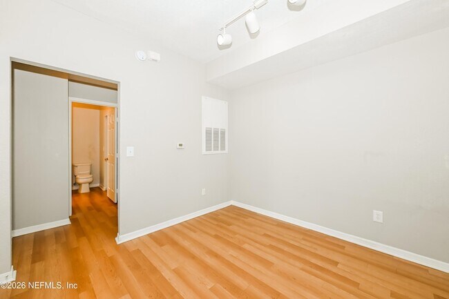 Building Photo - 13700 Richmond Park Dr N