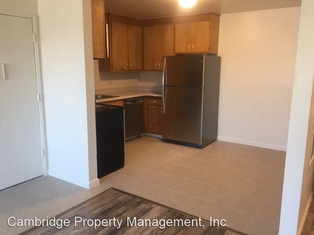 Building Photo - 527 N Amphlett Blvd