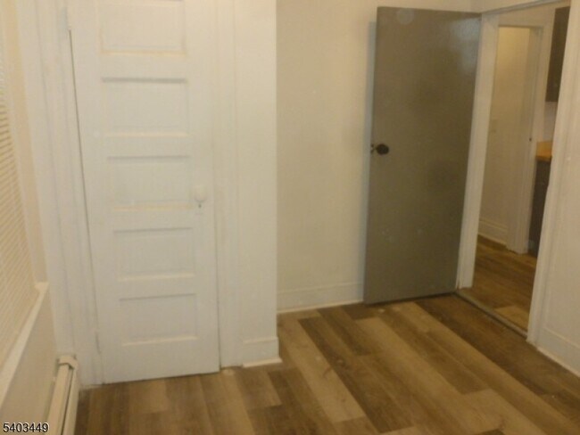 Building Photo - 523 Franklin St