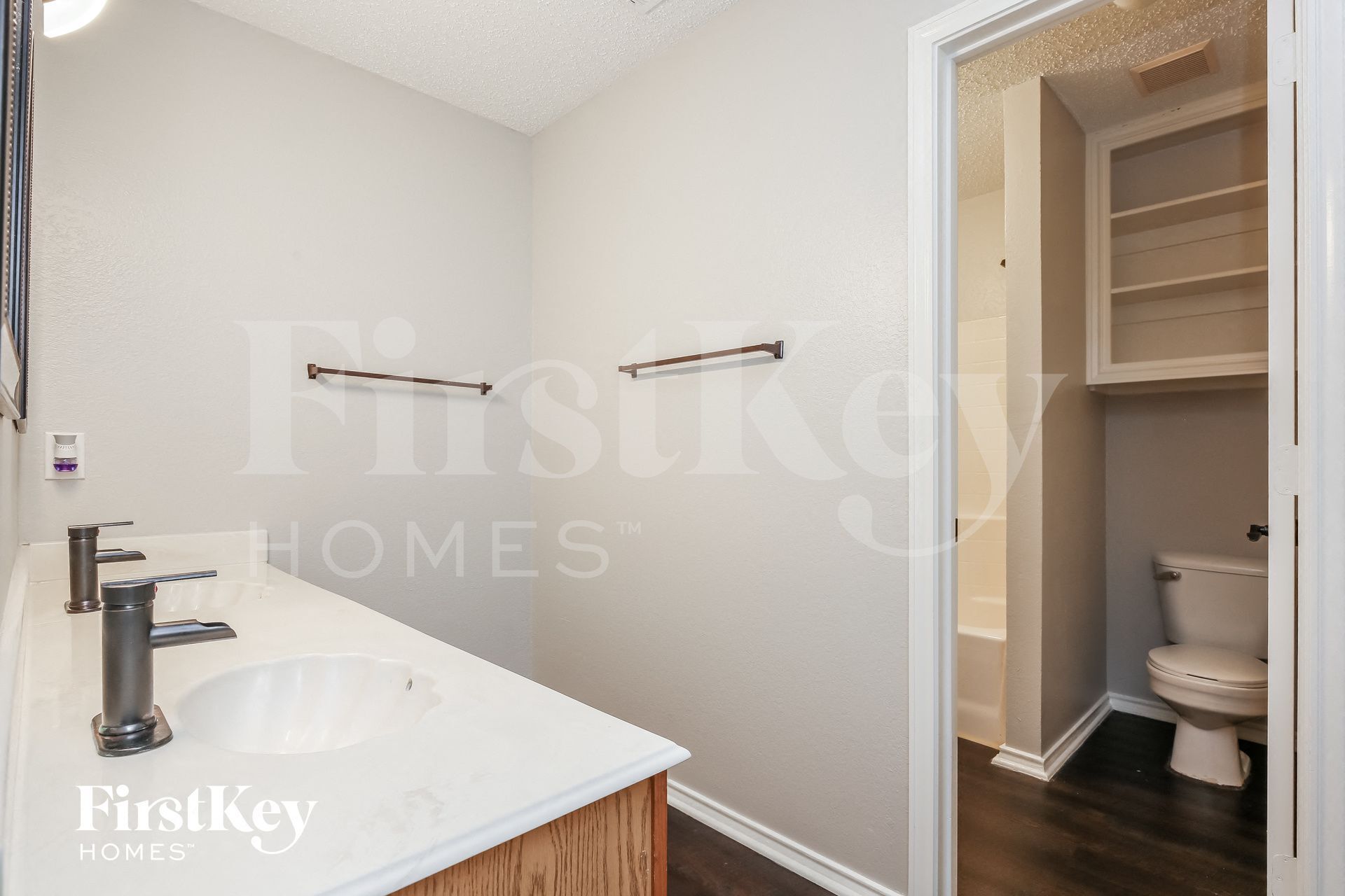 Building Photo - 513 Branch Ln