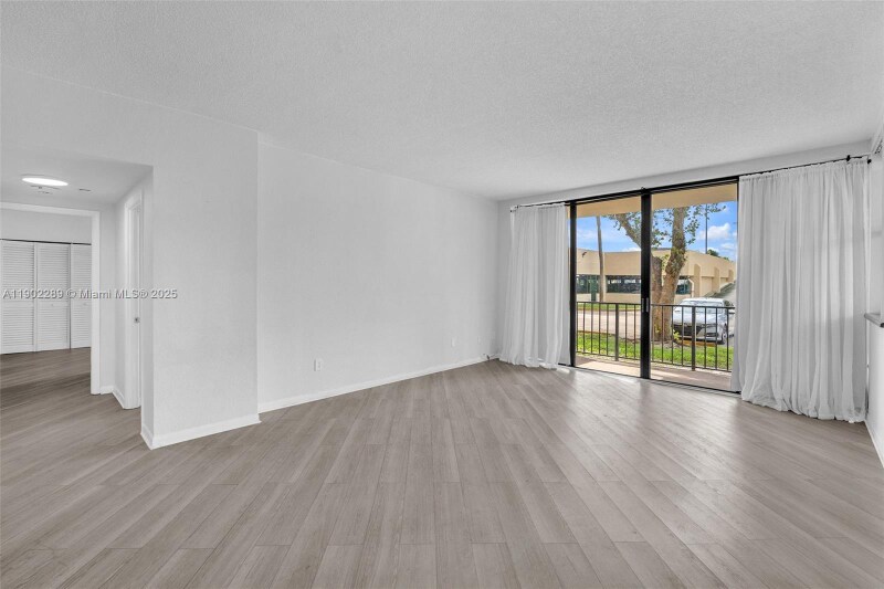 Building Photo - 1470 NE 123rd St