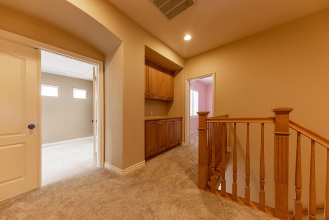 Building Photo - Beautiful 4 Bedroom 4 Bath House with Pool & Spa in Arroyo Vista