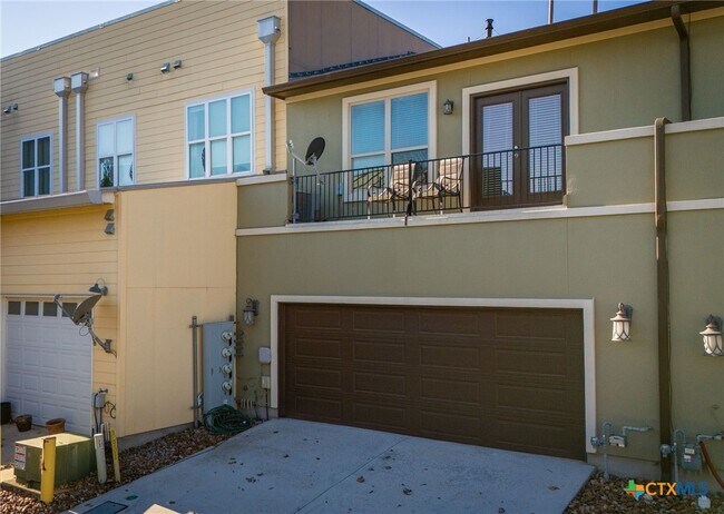 Building Photo - 961 N Academy Ave