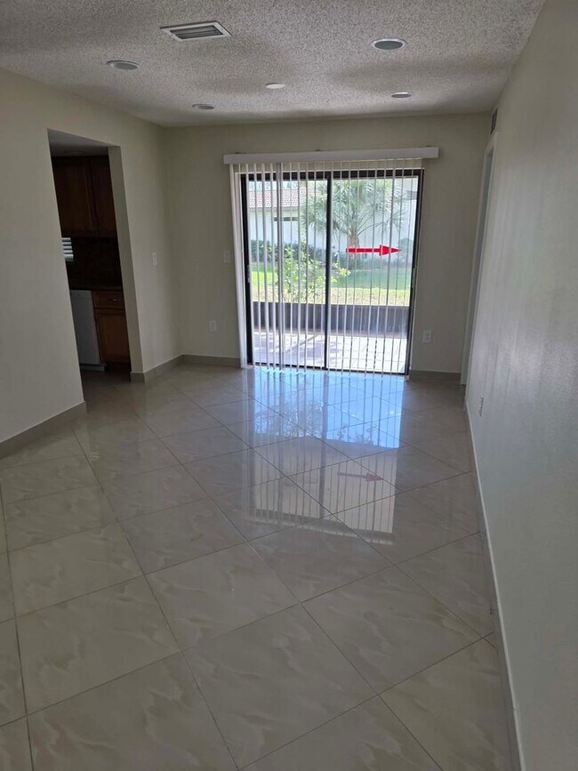 Building Photo - 4458 Dewey Dr