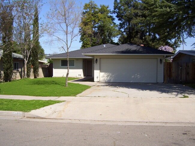 Primary Photo - Recently remodeled home offering many upda...